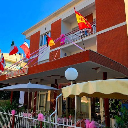 Hotel Alessi** リミニ エクステリア 写真