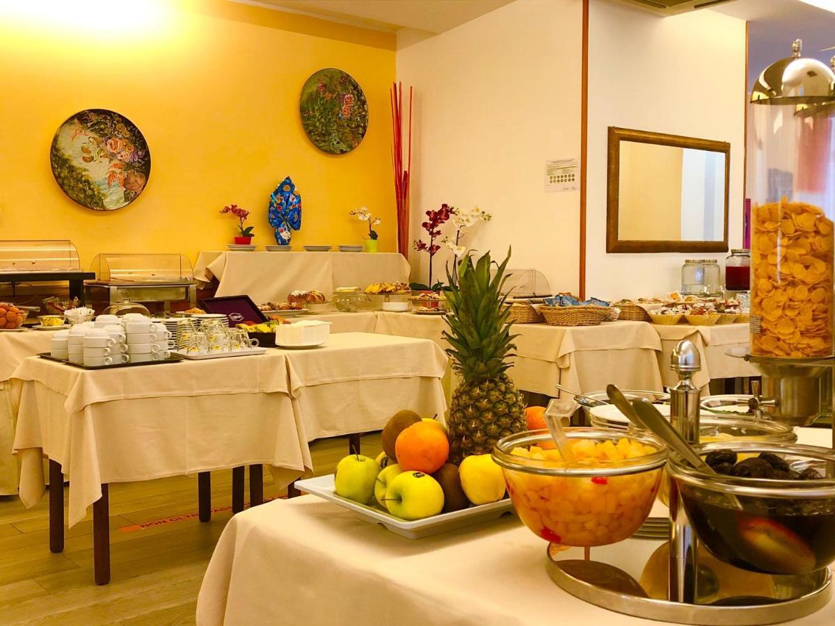 Hotel Alessi** リミニ エクステリア 写真