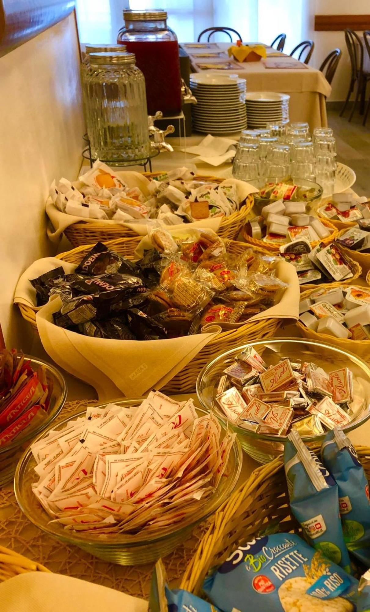 Hotel Alessi** リミニ エクステリア 写真