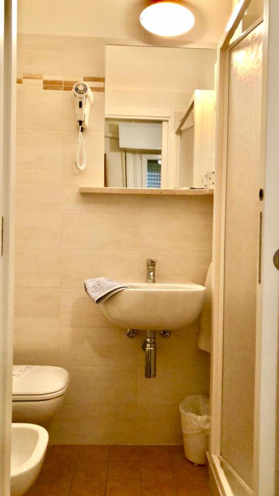 Hotel Alessi** リミニ エクステリア 写真
