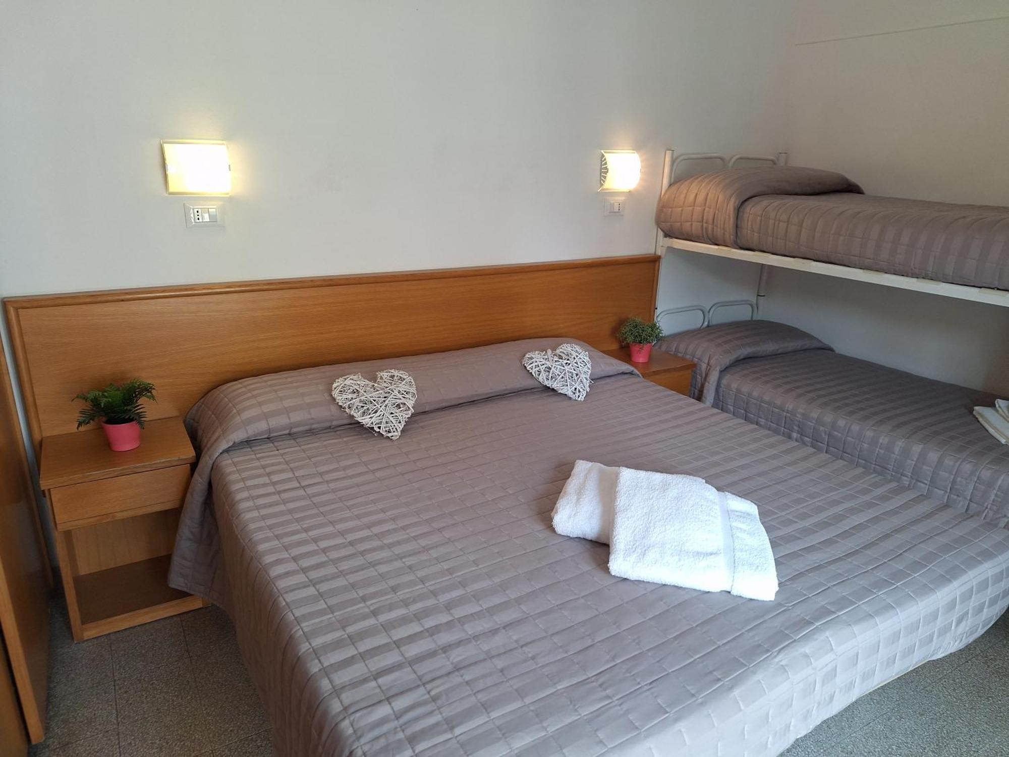 Hotel Alessi** リミニ エクステリア 写真
